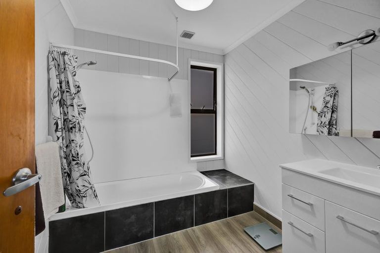 Photo of property in 288e Mangorei Road, Merrilands, New Plymouth, 4312