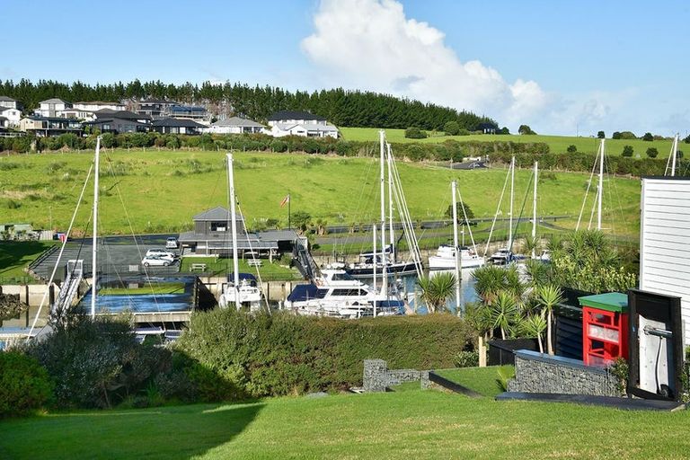 Photo of property in 100 Voyager Drive, Gulf Harbour, Whangaparaoa, 0930