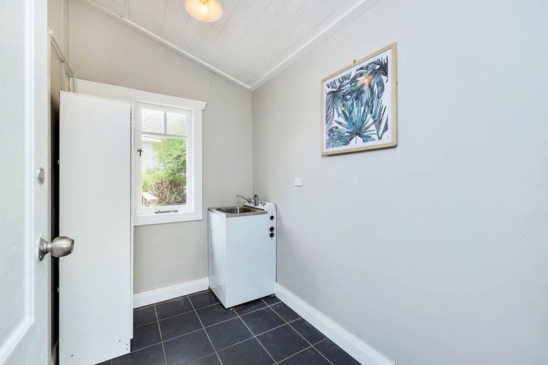 Photo of property in 19 Craigbank Avenue, New Lynn, Auckland, 0600