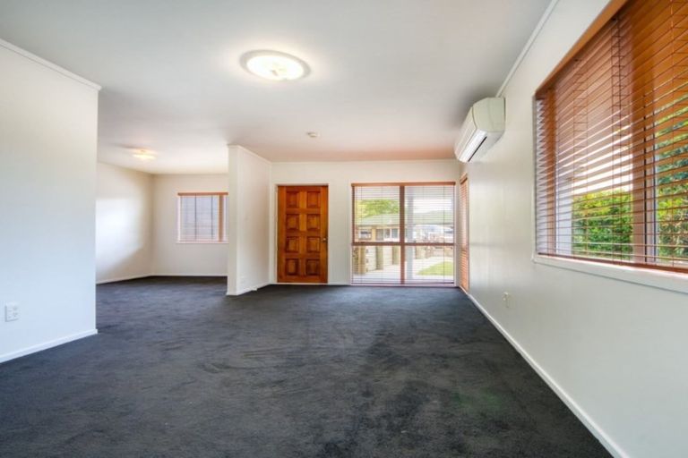 Photo of property in 8 Oakhaven Place, Ranui, Auckland, 0612