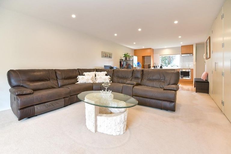 Photo of property in 215/252 Centreway Road, Orewa, 0931