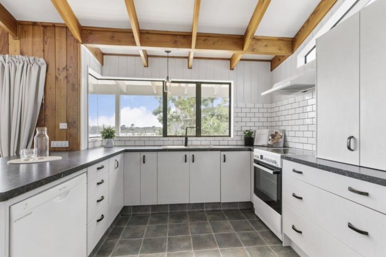 Photo of property in 25 Endeavour Avenue, Welcome Bay, Tauranga, 3112
