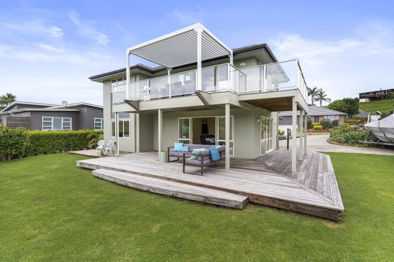 Photo of property in 100 Estuary View, Whangamata, 3620