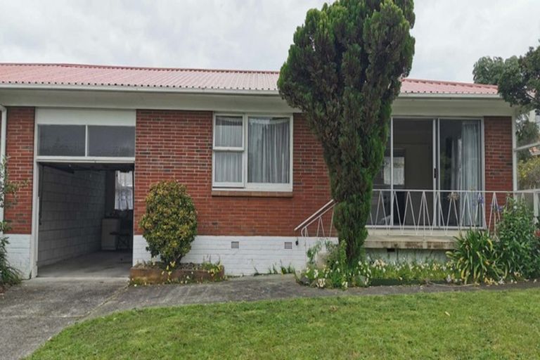 Photo of property in 2/1 Chevis Place, Pakuranga, Auckland, 2010