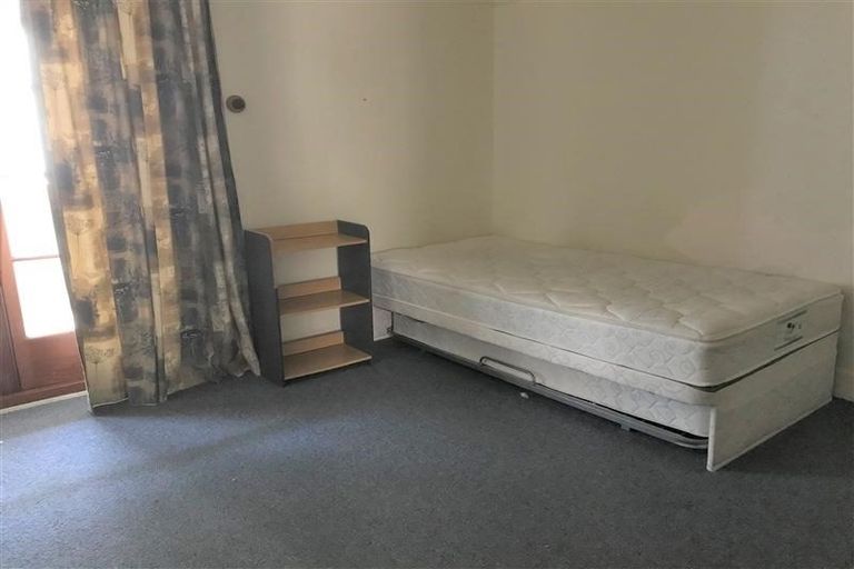 Photo of property in Devonport Apartments, 32/127 Saint Aubyn Street, New Plymouth, 4310