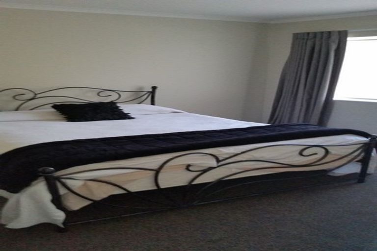 Photo of property in 7a Madeira Close, Whitby, Porirua, 5024