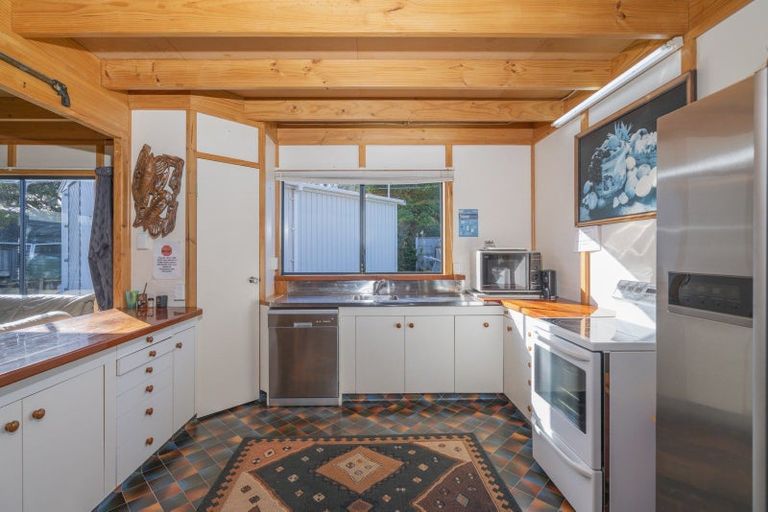 Photo of property in 20 The Crowsnest, Cooks Beach, Whitianga, 3591