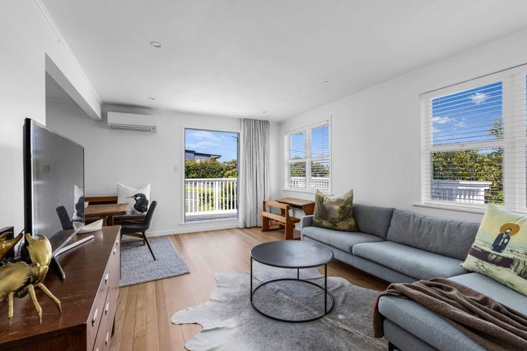 Photo of property in 121 Taikata Road, Te Atatu Peninsula, Auckland, 0610