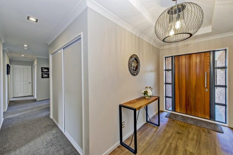 Photo of property in 2 Goldie Place, Rolleston, 7614