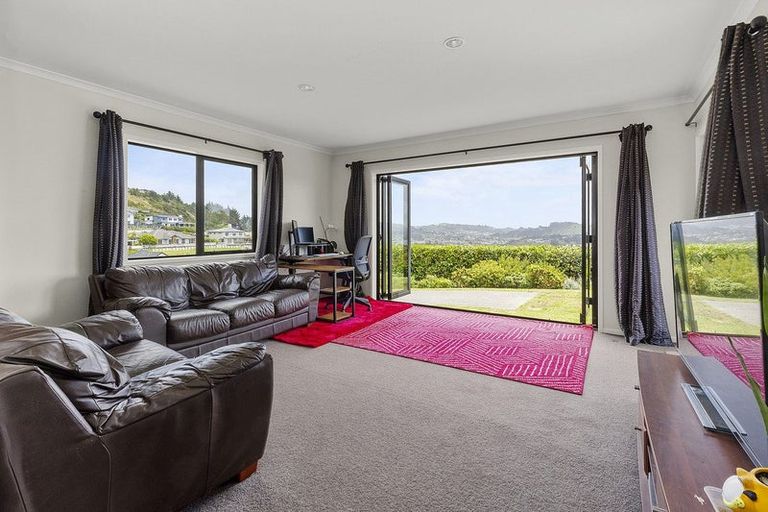 Photo of property in 24 Ships Cove, Whitby, Porirua, 5024