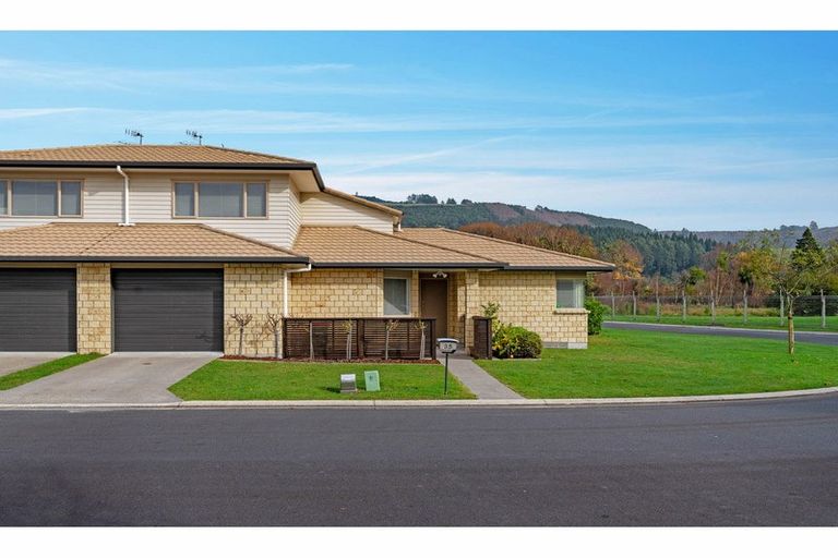 Photo of property in 35/64 Kawaha Point Road, Kawaha Point, Rotorua, 3010