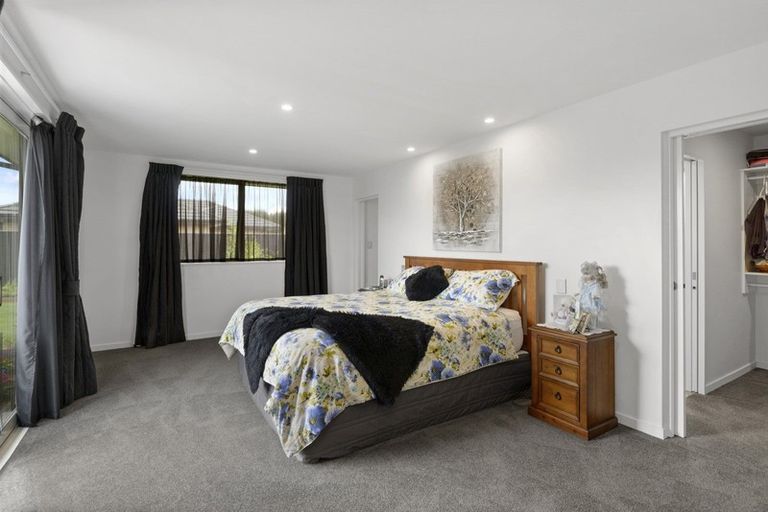 Photo of property in 5a Shillingford Boulevard, Rolleston, 7615