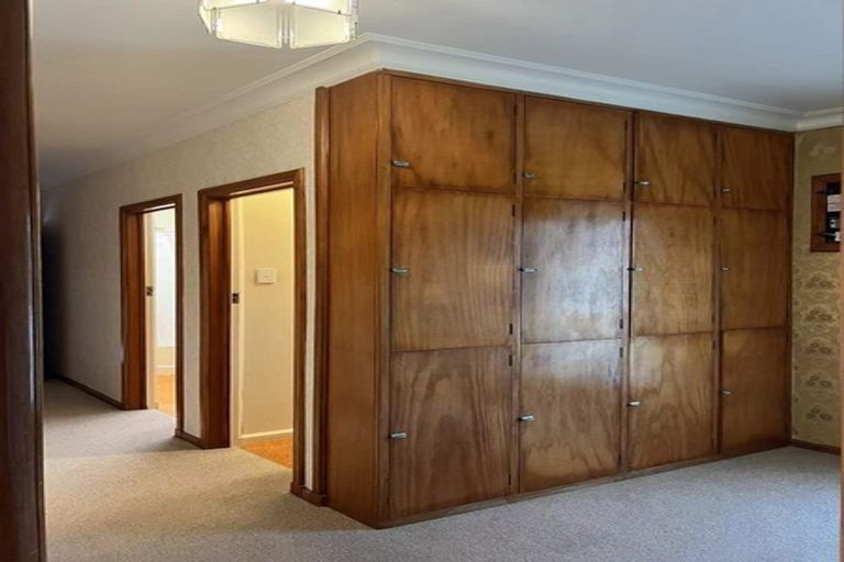 Photo of property in 83 Pupuke Road, Northcote, Auckland, 0627