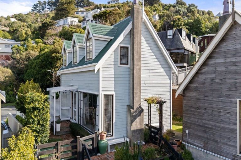 Photo of property in 8a Cassis Place, Crofton Downs, Wellington, 6035