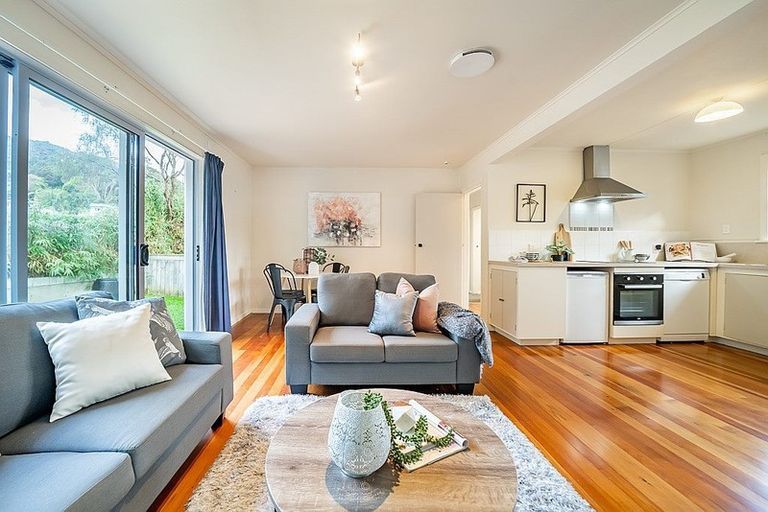 Photo of property in 10 James Grove, Stokes Valley, Lower Hutt, 5019