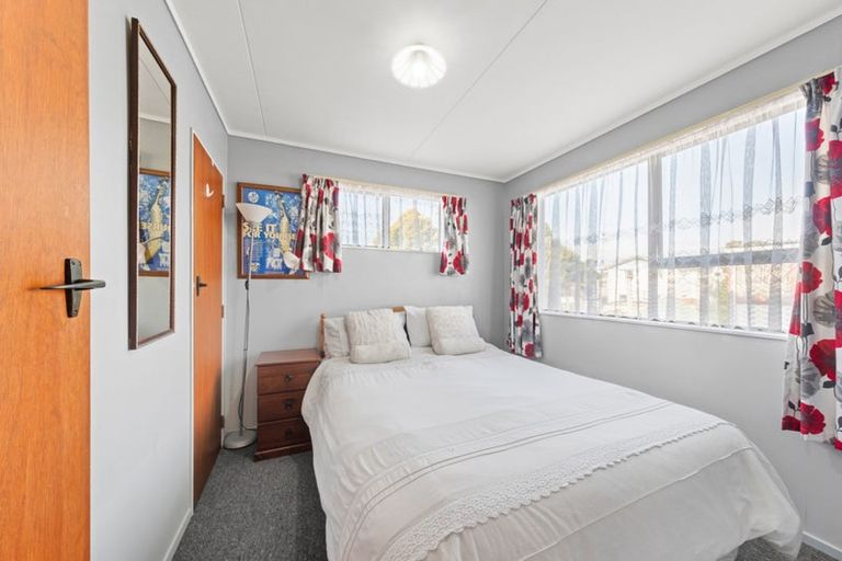 Photo of property in 1 Airedale Place, Waitara, 4320