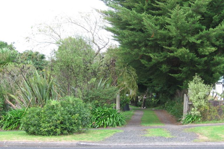 Photo of property in 18 Kamara Road, Glen Eden, Auckland, 0602