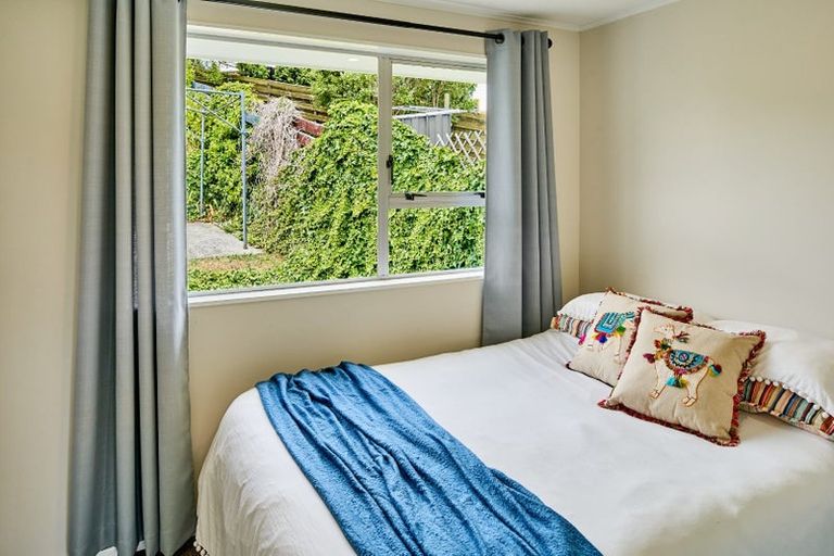 Photo of property in 30 Colchester Crescent, Newlands, Wellington, 6037