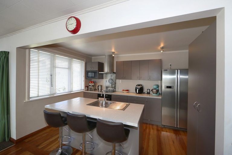 Photo of property in 712 Grove Road, Mayfair, Hastings, 4122