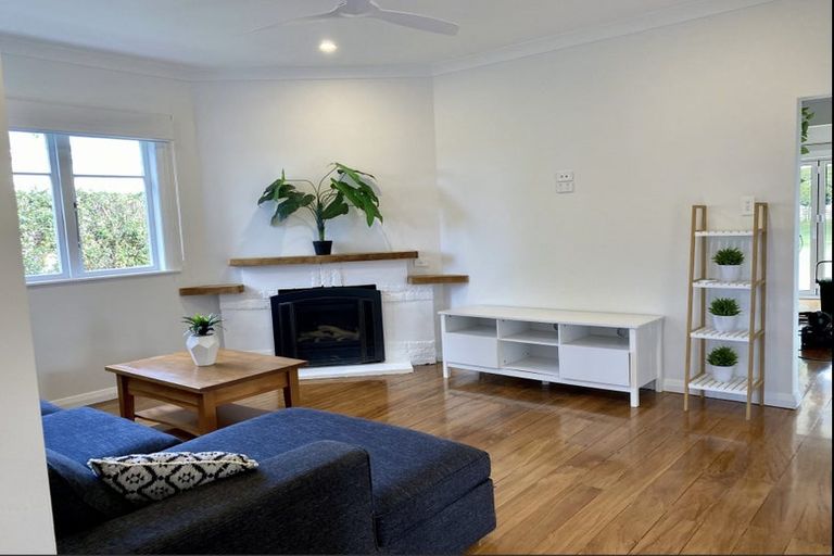 Photo of property in 2 Brassey Street, Waverley, 4510