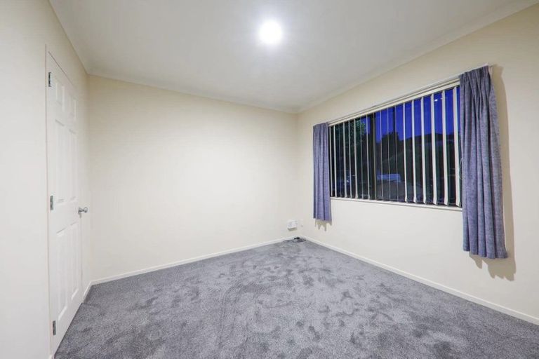 Photo of property in 9 Ballintra Close, Pinehill, Auckland, 0632