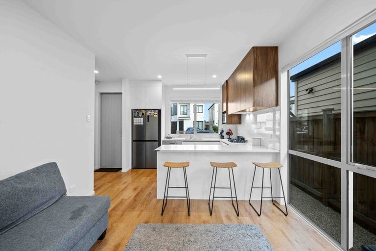 Photo of property in 102 Bellbird Street, Papakura, 2110