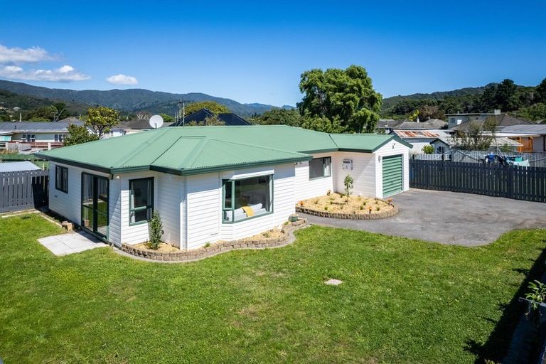 Photo of property in 2/3 Dover Road, Wainuiomata, Lower Hutt, 5014