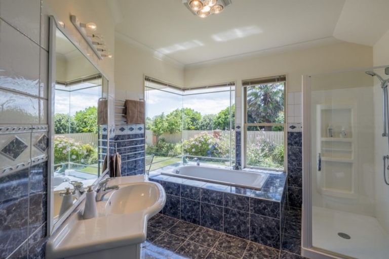 Photo of property in 31 Flaxmere Street, Waikanae Beach, Waikanae, 5036