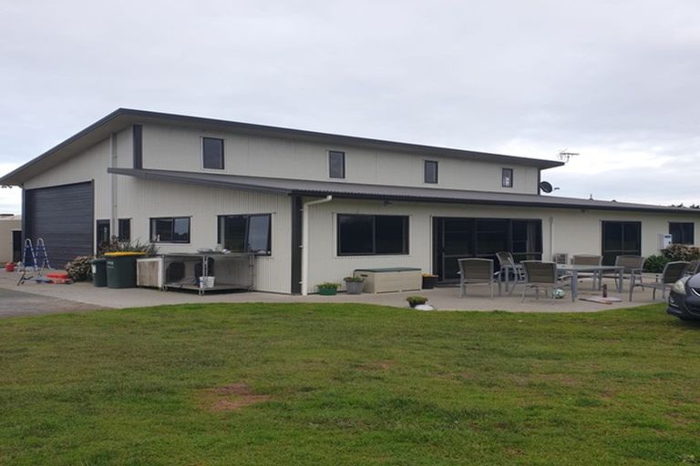 Photo of property in 16 Karioitahi Road, Waiuku, 2123
