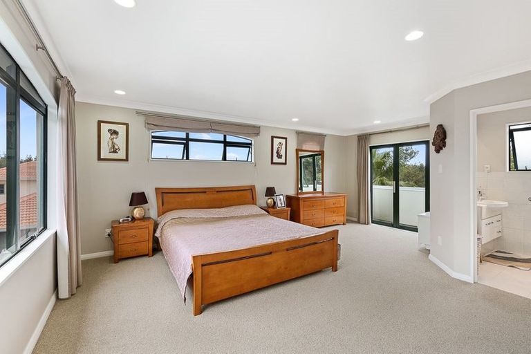 Photo of property in 6 David Beattie Place, Chatswood, Auckland, 0626