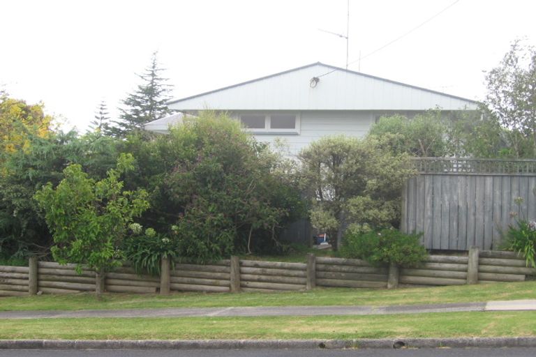 Photo of property in 1/70 Ocean View Road, Northcote, Auckland, 0627