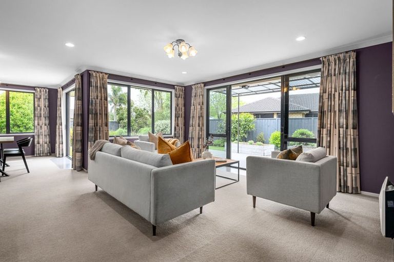 Photo of property in 1 Holly Place, Rototuna North, Hamilton, 3210