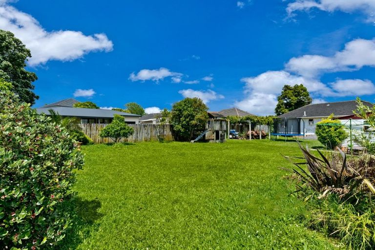 Photo of property in 18 Ward Crescent, Te Atatu Peninsula, Auckland, 0610