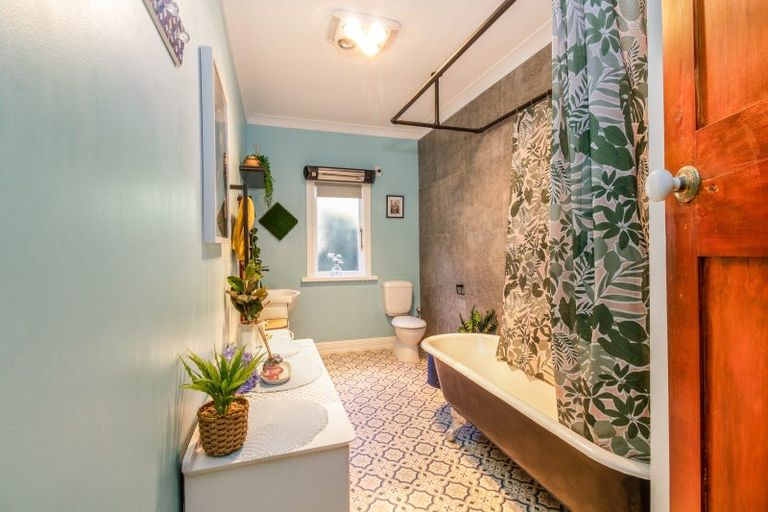 Photo of property in 124 Shakespeare Road, Bluff Hill, Napier, 4110