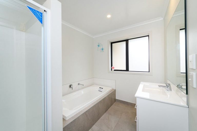 Photo of property in 12 Gibraltar Way, Fitzherbert, Palmerston North, 4410