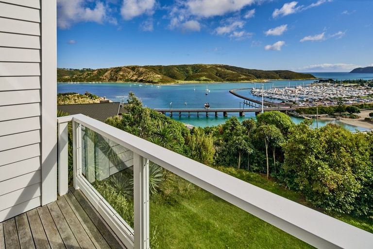 Photo of property in 58 Kiriwai Road, Paremata, Porirua, 5024