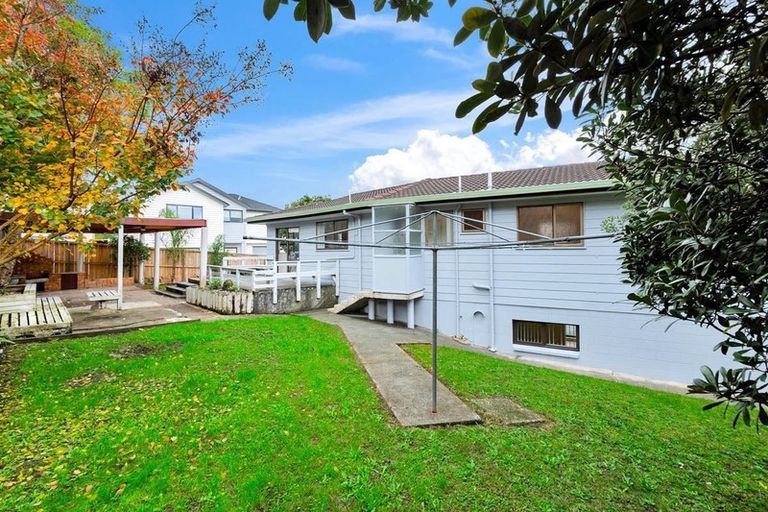 Photo of property in 4 St Catherine Crescent, West Harbour, Auckland, 0618