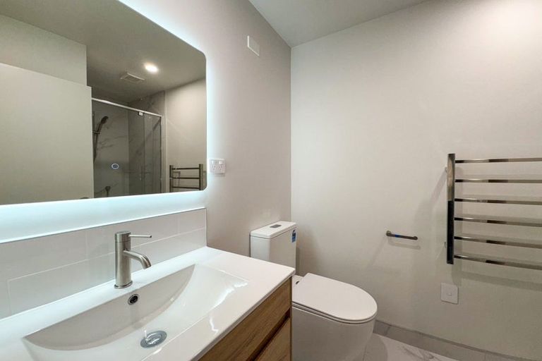 Photo of property in 9/6 James Street, Bayview, Auckland, 0629