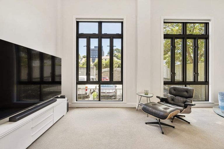 Photo of property in Augusta Apartments, 7/254 Willis Street, Te Aro, Wellington, 6011