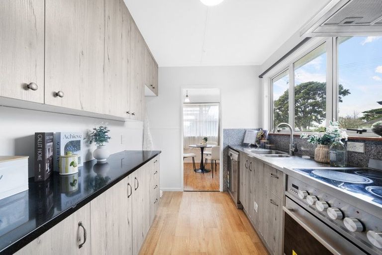 Photo of property in 44 Longburn Road, Henderson, Auckland, 0610