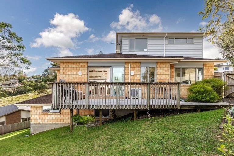 Photo of property in 44 Namsan Close, Fairview Heights, Auckland, 0632