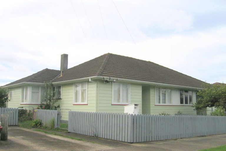 Photo of property in 60 Davidson Crescent, Tawa, Wellington, 5028