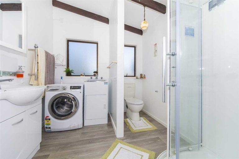 Photo of property in 2/5 Akehurst Avenue, New Lynn, Auckland, 0600