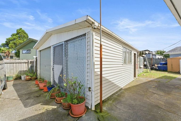 Photo of property in 21 Sharland Avenue, Manurewa, Auckland, 2102
