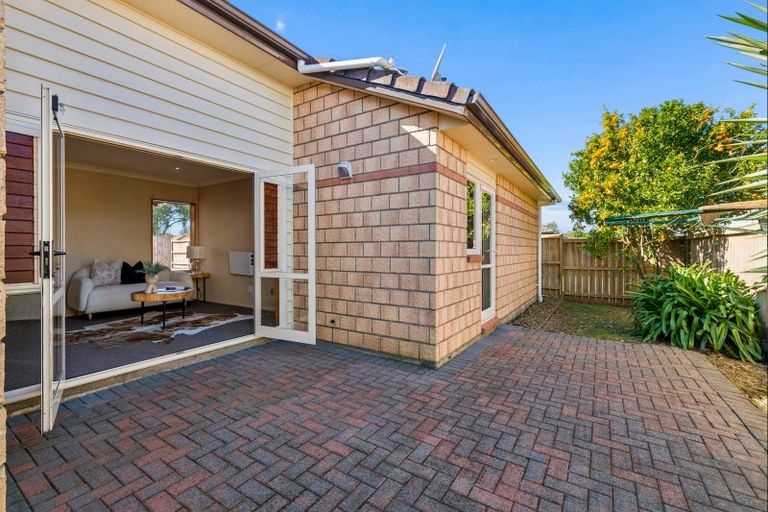 Photo of property in 14 Monash Place, Flat Bush, Auckland, 2016