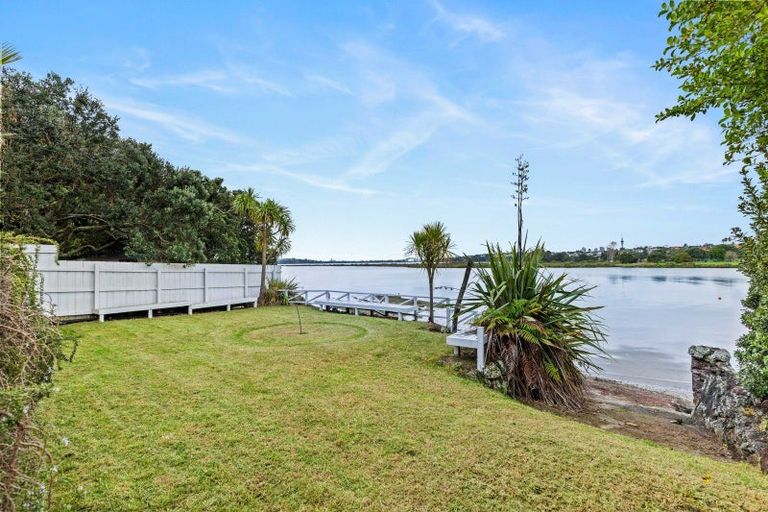 Photo of property in 1 Bangor Street, Point Chevalier, Auckland, 1022