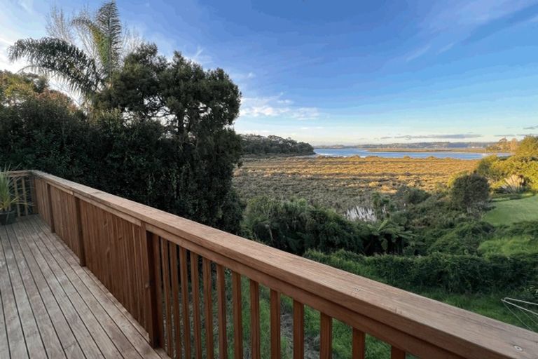 Photo of property in 31 Pipitea Place, Massey, Auckland, 0614