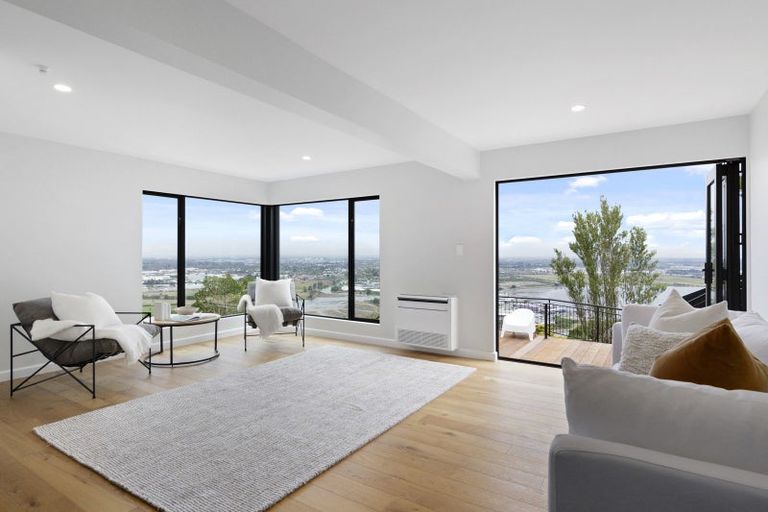 Photo of property in 7 Hatherly Lane, Mount Pleasant, Christchurch, 8081