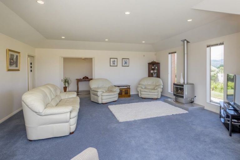 Photo of property in 31 Flaxmere Street, Waikanae Beach, Waikanae, 5036