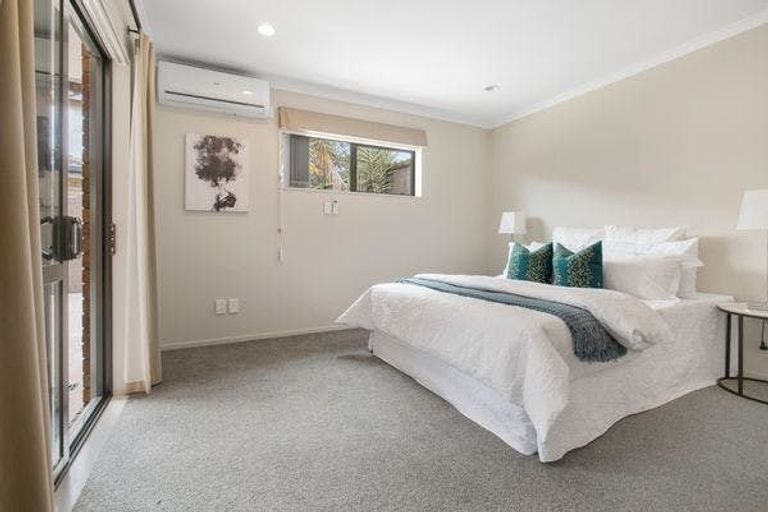 Photo of property in 8 Carisbrook Crescent, Papakura, 2110